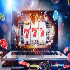 Tim profesional Valorant berkompetisi di turnamen resmi dengan setup studio profesional